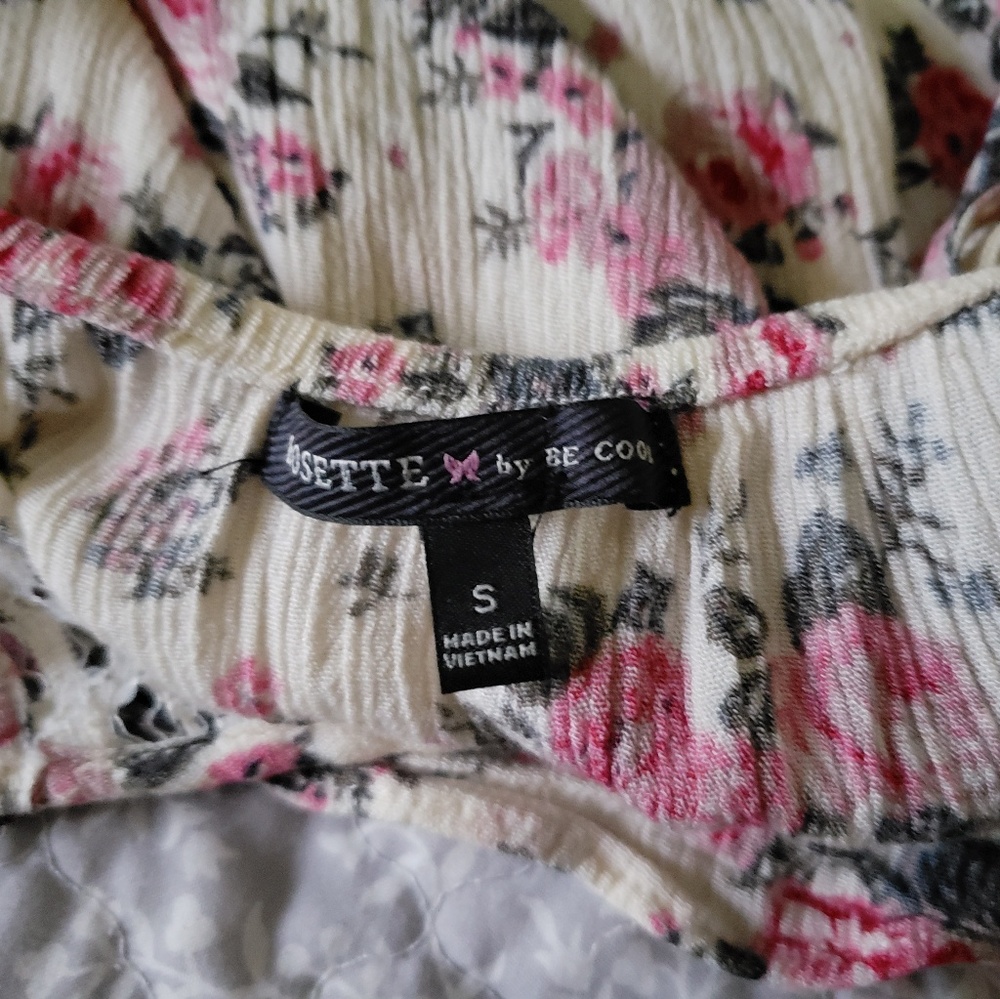 FINAL PRICE NWOT Floral Lace Top - Picture 2 of 6
